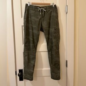 Vuori • Climber Ripstop Pant • DuraTerra™ Oregano Camouflage • Size L